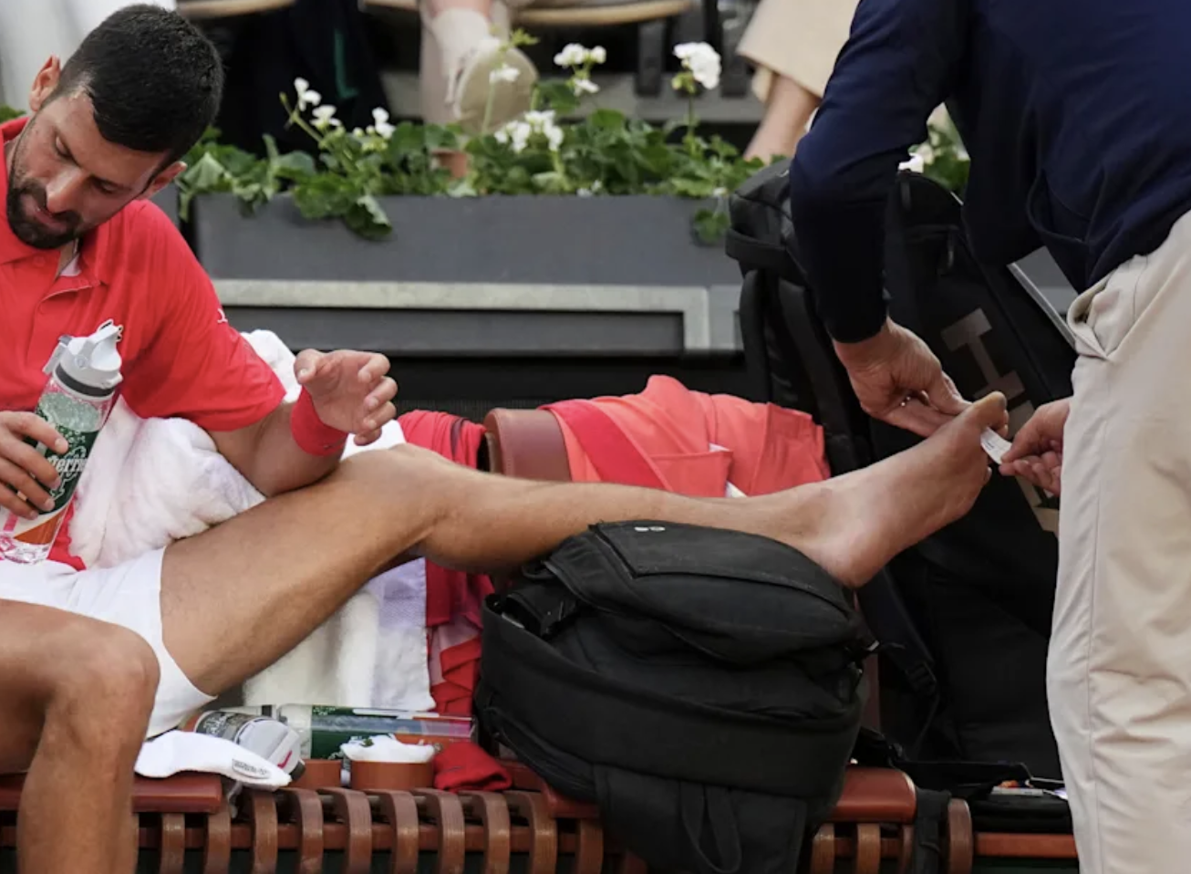 开云官网-🎾法网男单第二轮：德约科维奇3-0穆泰，顺利挺进32强