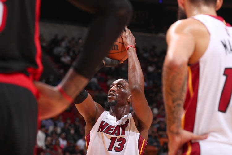 开云-韦德：阿德巴约前三节发挥完美 但人们只盯着变成闹剧的最后5分钟