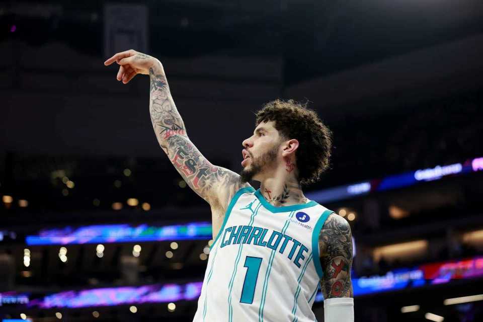 开云官网-黄蜂4人20+力克国王：三球30+6+5 德罗赞空砍39+6